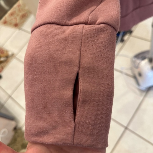 Pullover Fabletics Sweater - Picture 2 of 6